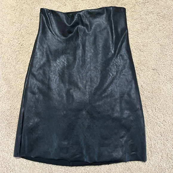 The Faux Leather Mini Skirt from Commando Sz Small - Picture 5 of 8